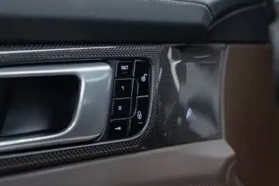 Sell Porsche Panamera Sport Turismo 2018 - 69950 EUR, 133000 km - AUTO.MOTO.pt