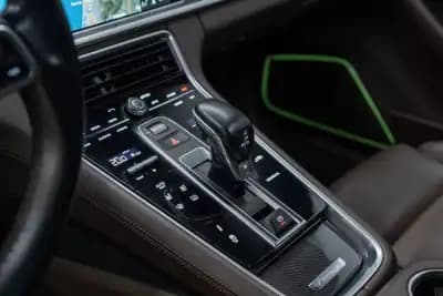 Sell Porsche Panamera Sport Turismo 2018 - 69950 EUR, 133000 km - AUTO.MOTO.pt