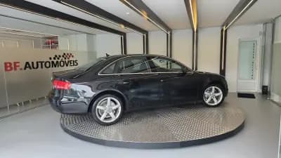Vendo Audi A4 2011 - 13900 EUR, 186139 km - AUTO.MOTO.pt