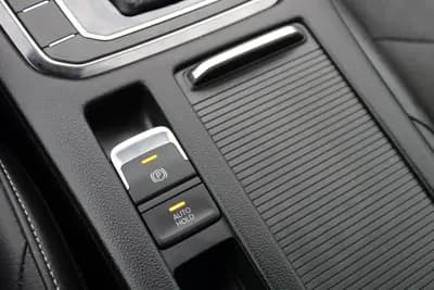 Vendo Volkswagen Arteon 2021 - 25990 EUR, 155000 km - AUTO.MOTO.pt