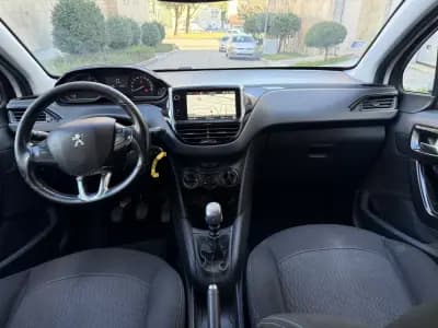 Vendo Peugeot 208 2018 - 9450 EUR, 128000 km - AUTO.MOTO.pt