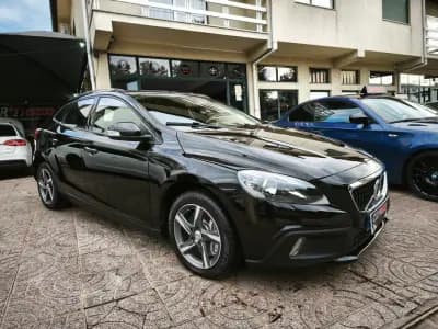 Sell Volvo V40 Cross Country 2017 - 18500 EUR, 100000 km - AUTO.MOTO.pt