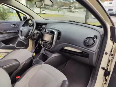 Vendo Renault Captur 2017 - 11700 EUR, 107123 km - AUTO.MOTO.pt