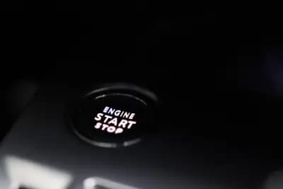 Vendo Peugeot 308 2021 - 24900 EUR, 75000 km - AUTO.MOTO.pt