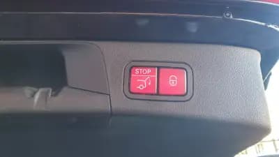 Vendo Mercedes-Benz C 300 2020 - 24999 EUR, 175000 km - AUTO.MOTO.pt