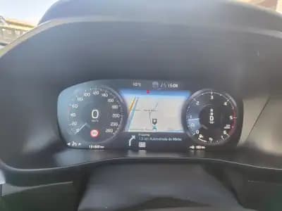 Vendo Volvo XC 40 2019 - 23850 EUR, 132000 km - AUTO.MOTO.pt