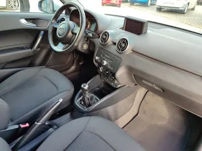 Vendo Audi A1 2010 - 11990 EUR, 196000 km - AUTO.MOTO.pt