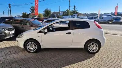 Vendo Fiat Punto 2015 - 5900 EUR, 278912 km - AUTO.MOTO.pt