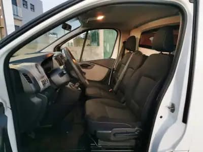 Vendo Renault TRAFIC L2H1 125CV 2018 - 14965 EUR, 179000 km - AUTO.MOTO.pt