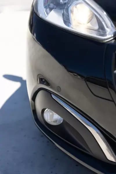 Sell Peugeot 208 2015 - 10990 EUR, 152900 km - AUTO.MOTO.pt