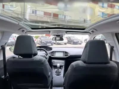 Vendo Peugeot 308 2015 - 8900 EUR, 210000 km - AUTO.MOTO.pt