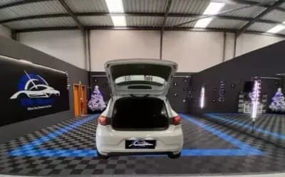 Vendo Renault Clio 2021 - 18890 EUR, 35230 km - AUTO.MOTO.pt