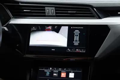 Vendo Audi Q8 e-Tron Sportback 2023 - 49950 EUR, 55000 km - AUTO.MOTO.pt