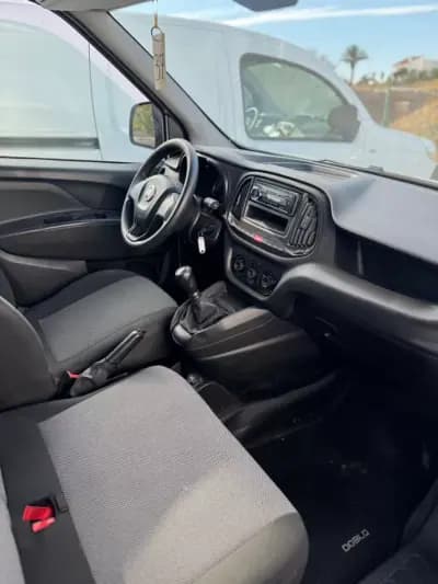 Vendo Fiat Doblo 2021 - 13500 EUR, 131273 km - AUTO.MOTO.pt