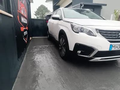 Vendo Peugeot 5008 2018 - 14990 EUR, 172200 km - AUTO.MOTO.pt