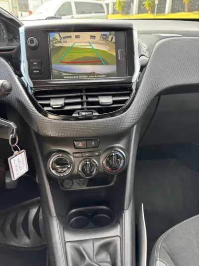 Sell Peugeot 208 2016 - 11490 EUR, 155000 km - AUTO.MOTO.pt