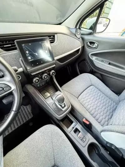Vendo Renault Zoe 2021 - 16900 EUR, 23000 km - AUTO.MOTO.pt