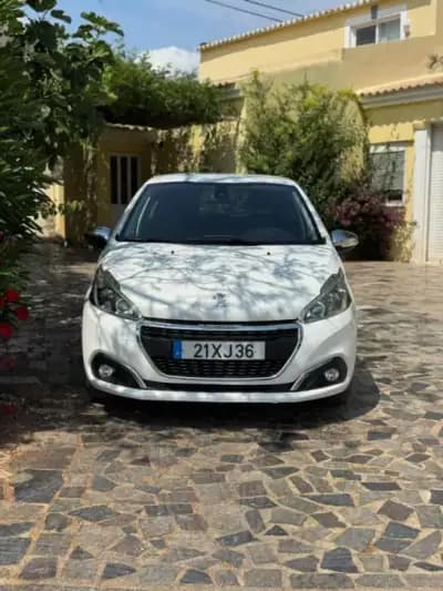 Vendo Peugeot 208 2013 - 14990 EUR, 103386 km - AUTO.MOTO.pt