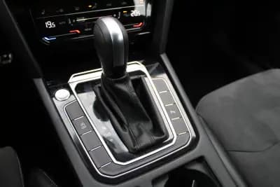 Vendo Volkswagen Arteon 2021 - 25990 EUR, 155000 km - AUTO.MOTO.pt