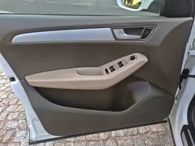 Vendo Audi Q5 2011 - 17500 EUR, 175000 km - AUTO.MOTO.pt