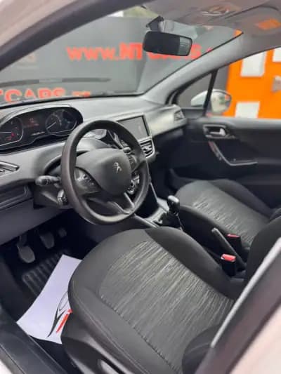 Vendo Peugeot 208 2017 - 11750 EUR, 95494 km - AUTO.MOTO.pt