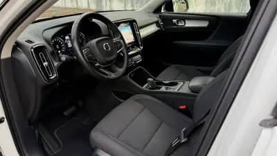 Sell Volvo XC 40 2021 - 24900 EUR, 149000 km - AUTO.MOTO.pt