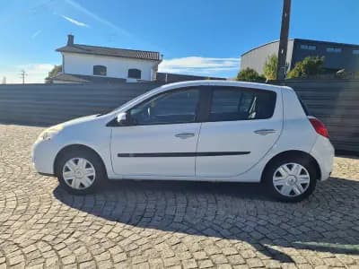 Sell Renault Clio 2011 - 6950 EUR, 249000 km - AUTO.MOTO.pt