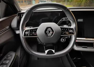 Vendo Renault Mégane E-Tech 2023 - 26500 EUR, 45000 km - AUTO.MOTO.pt