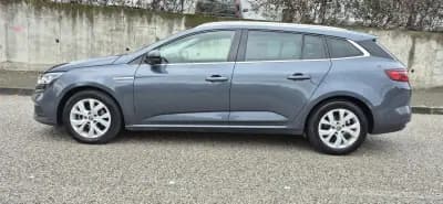 Vendo Renault Mégane Sport Tourer 2019 - 8950 EUR, 360000 km - AUTO.MOTO.pt