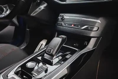 Sell Peugeot 308 SW 2018 - 13980 EUR, 79660 km - AUTO.MOTO.pt