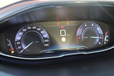 Vendo Peugeot 5008 2018 - 21990 EUR, 116000 km - AUTO.MOTO.pt