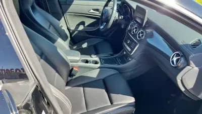 Sell Mercedes-Benz CLA 200 2019 - 29990 EUR, 33564 km - AUTO.MOTO.pt