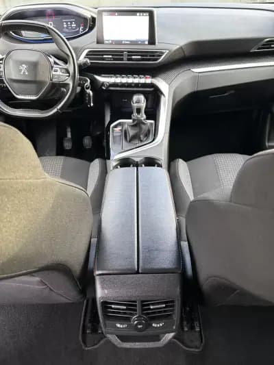 Vendo Peugeot 3008 2019 - 13900 EUR, 180000 km - AUTO.MOTO.pt