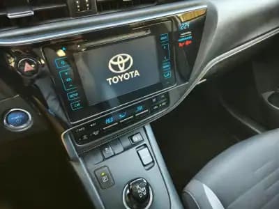 Sell Toyota Auris 2016 - 14900 EUR, 160000 km - AUTO.MOTO.pt