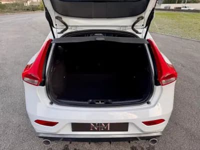 Vendo Volvo V40 2017 - 17990 EUR, 115000 km - AUTO.MOTO.pt