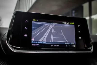 Vendo Peugeot e-2008 2021 - 20850 EUR, 59500 km - AUTO.MOTO.pt