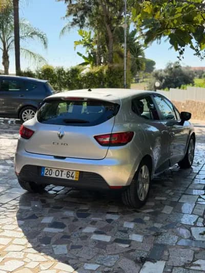 Vendo Renault Clio 2014 - 9990 EUR, 79966 km - AUTO.MOTO.pt