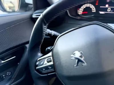 Sell Peugeot 2008 2021 - 18950 EUR, 63000 km - AUTO.MOTO.pt