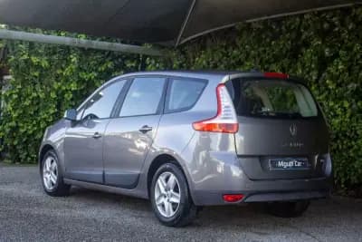Vendo Renault Scénic 2012 - 8900 EUR, 254000 km - AUTO.MOTO.pt