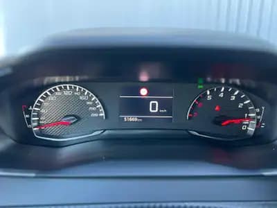 Sell Peugeot 208 2023 - 16250 EUR, 51669 km - AUTO.MOTO.pt