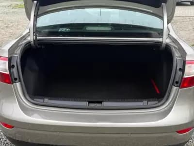 Vendo Renault Fluence 2014 - 10500 EUR, 148000 km - AUTO.MOTO.pt