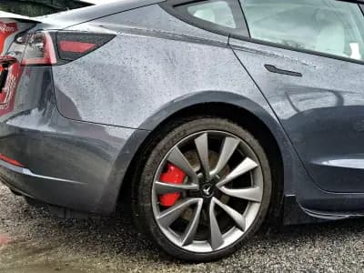 Vendo Tesla Model 3 2020 - 30400 EUR, 105371 km - AUTO.MOTO.pt