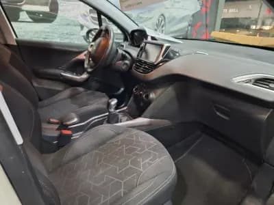 Vendo Peugeot 2008 2015 - 9740 EUR, 120266 km - AUTO.MOTO.pt