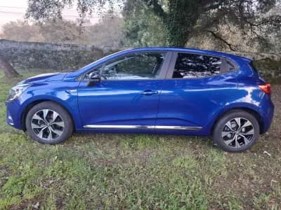 Vendo Renault Clio 2023 - 19990 EUR, 21500 km - AUTO.MOTO.pt