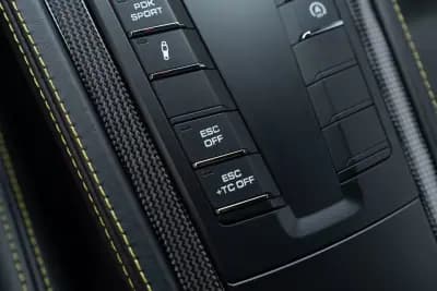 Sell Porsche 718 Cayman 2021 - 134950 EUR, 23000 km - AUTO.MOTO.pt