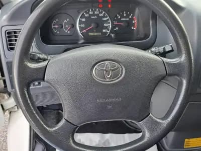 Sell Toyota HiAce 2010 - 12500 EUR, 331380 km - AUTO.MOTO.pt