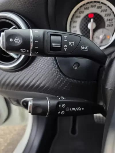 Vendo Mercedes-Benz A 180 2015 - 17990 EUR, 137000 km - AUTO.MOTO.pt