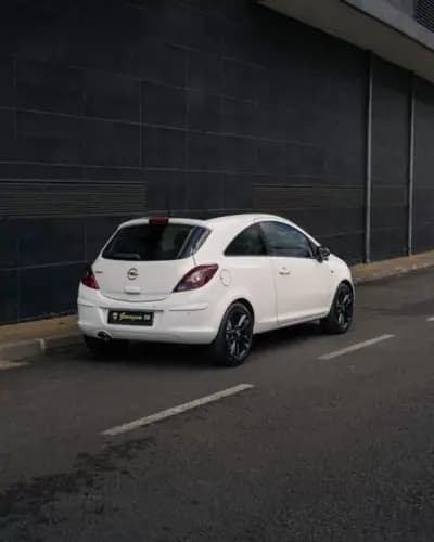 Vendo Opel Corsa 2014 - 8990 EUR, 139000 km - AUTO.MOTO.pt