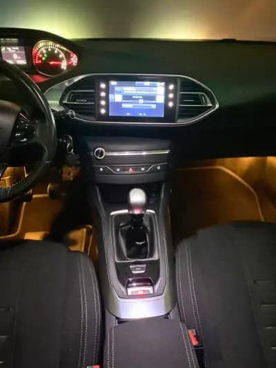 Sell Peugeot 308 2014 - 8990 EUR, 180724 km - AUTO.MOTO.pt