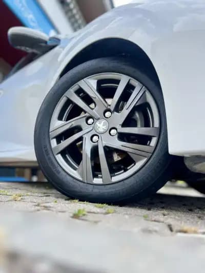 Vendo Peugeot 208 2022 - 15950 EUR, 71000 km - AUTO.MOTO.pt